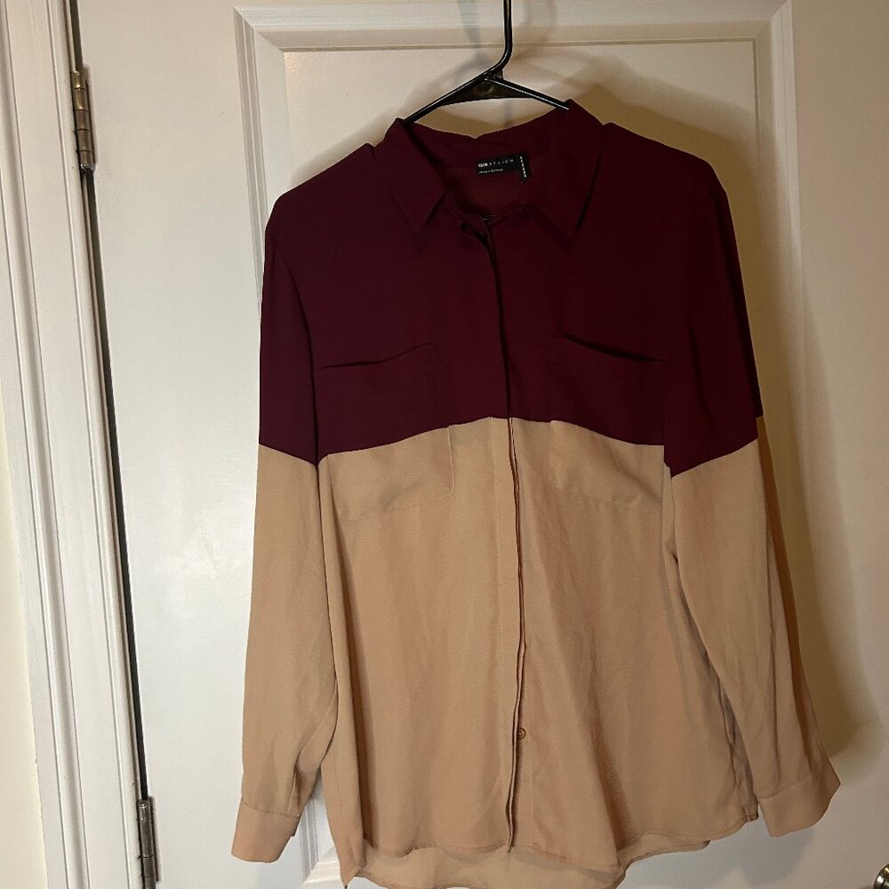 Colorblock maroon mauve button up blouse size 10